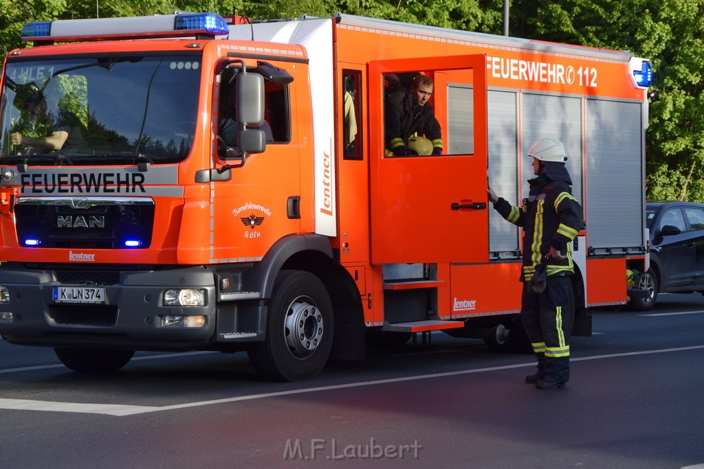 TLF 4 umgestuerzt Koeln Bocklemuend Ollenhauer Ring Militaerringstr P042.JPG - Miklos Laubert